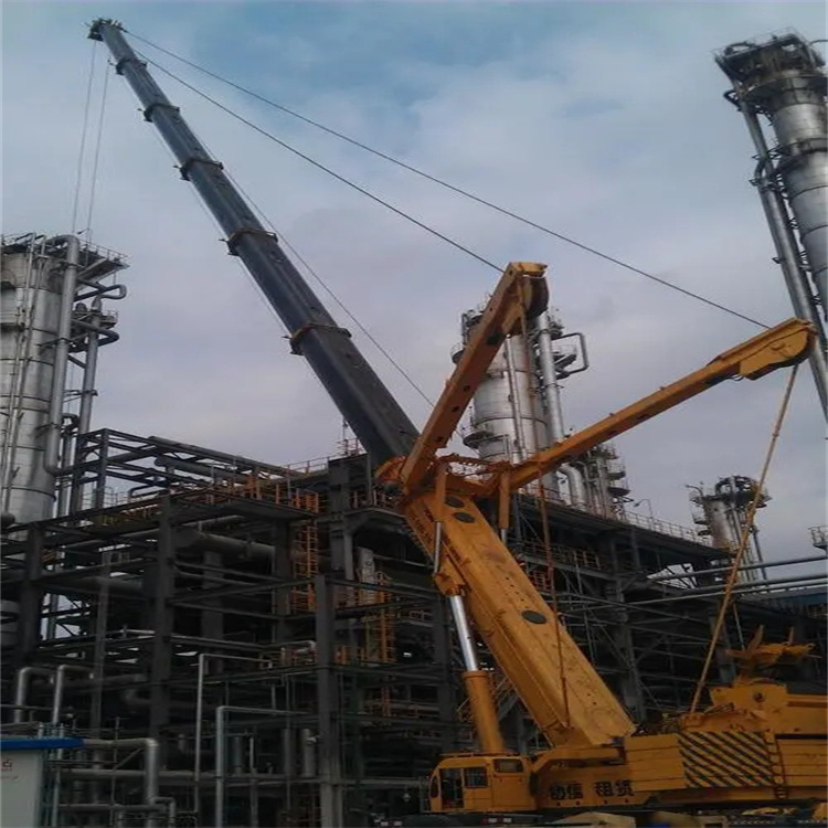 下谷坪土家族乡吊板房的吊车